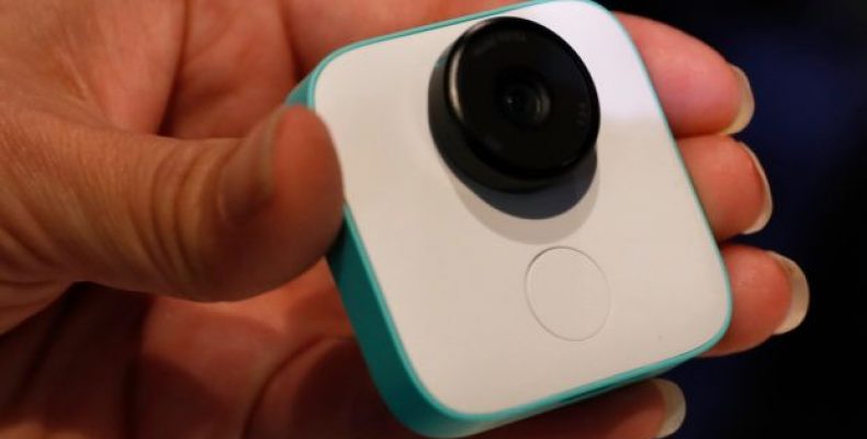 Your Favorite Moments with Google Clips Camera Loaded with Artificial Intelligence