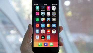 Apple Investigates Reports of iPhone 8 Static Crackling